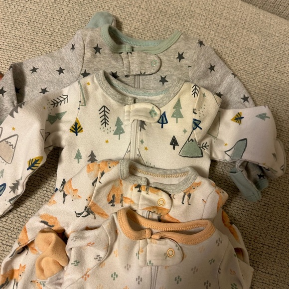 4 onesies - Picture 2 of 2
